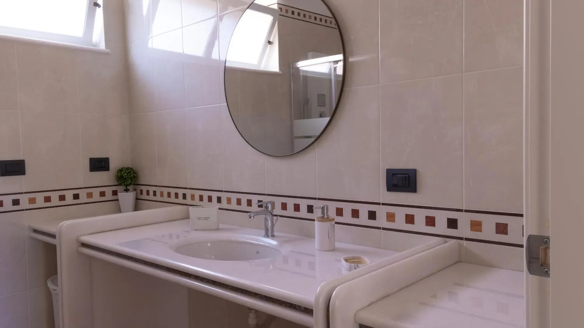 Residenza Lucano - Appartamento Blu Monserrato Apartment